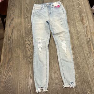 NWT SO Ultimate Curvy Jegging Jeans High-Rise Distressed Light Wash Juniors Sz 3